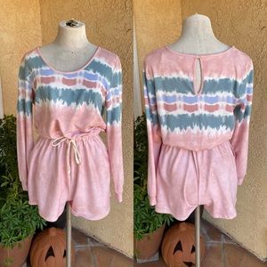 A.U.W. Junior’s Long Sleeve Romper (XL)